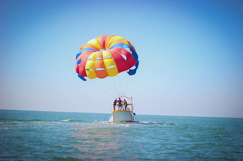 Полет на парашюте за катером Полет на парашюте за катером